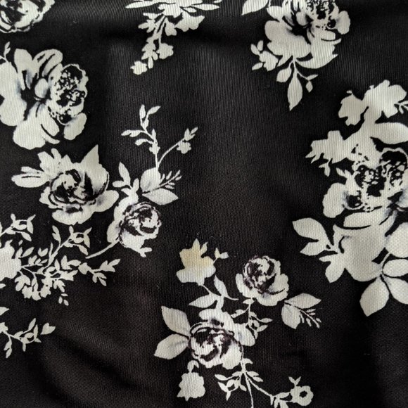 White House Black Market "V" Neck Top Size Small - Picture 8 of 8